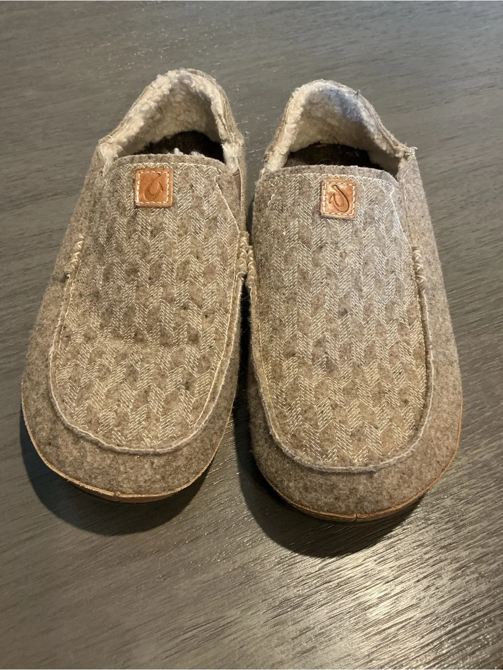OluKai Nohea Hulu Wool Shearling Slippers Tan Size 10